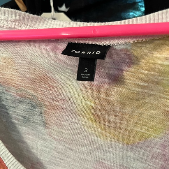 Super cute multi teir  style T-shirt - Picture 2 of 2